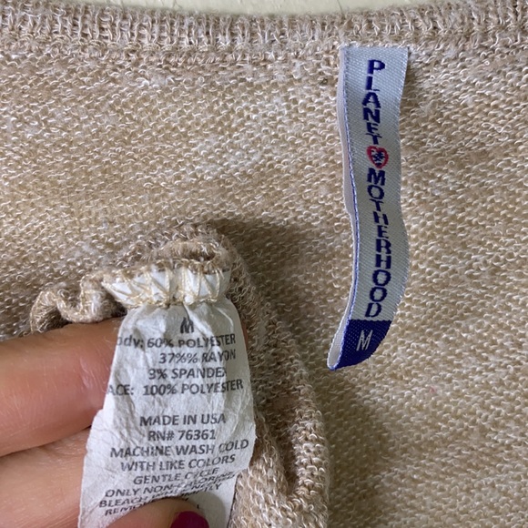 🔴5/$25🔴 Motherhood lace cold shoulder - Picture 3 of 3